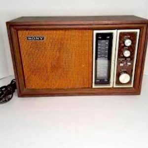 Vintage AM/FM RADIO